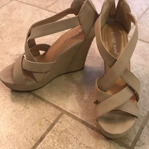 Nude wedges
